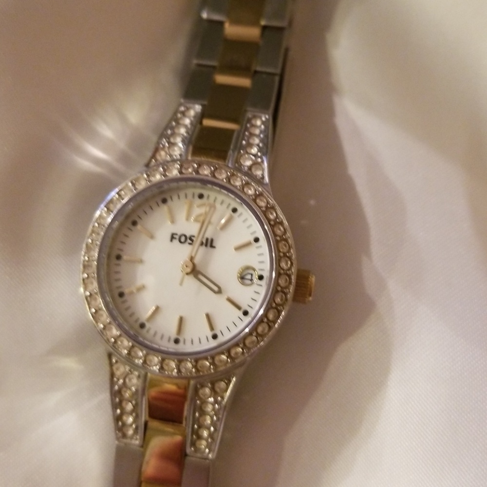 💖💖 Pretty and practical Fossil..❣❣ - Picture 2 of 6